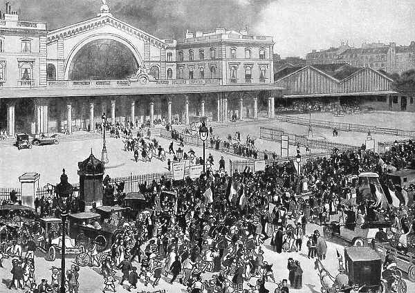 'A la Gare de L'est; pendant la periode de mobilisation, 1914. Creator: Andre Devambez