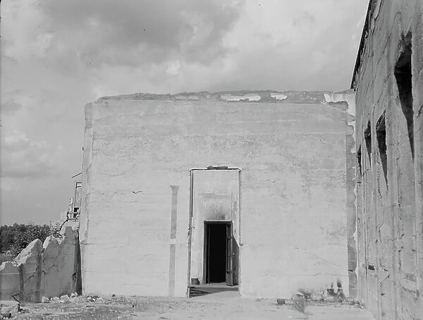 An abandoned lumber town, Fullerton, Louisiana, 1937. Creator: Dorothea Lange