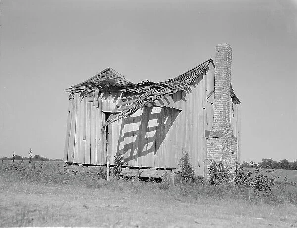 Abandoned tenant cabin of the Mississippi Delta, 1937. Creator: Dorothea Lange