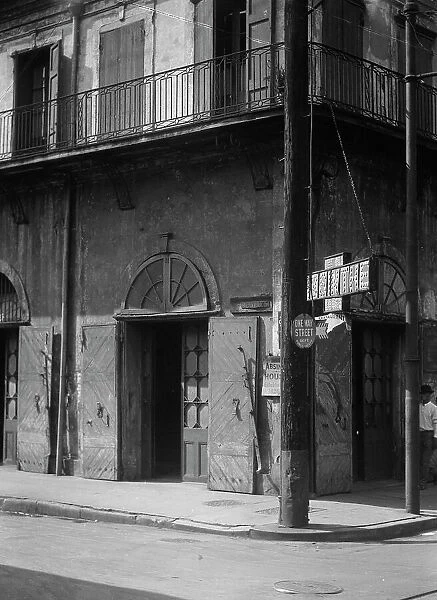 Absinthe House, New Orleans, between 1920 and 1926. Creator: Arnold Genthe