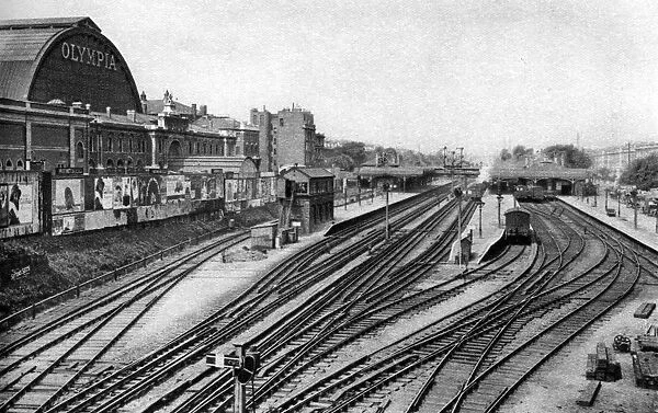 Addison Road railway station, London, 1926-1927