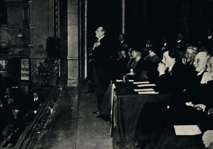 Framed Print : Addressing a Public Meeting at Finsbury Park, 1924, (1945). Creator: Unknown Framed Print : Addressing a Public Meeting at Finsbury Park, 1924, (1945). Creator: Unknown