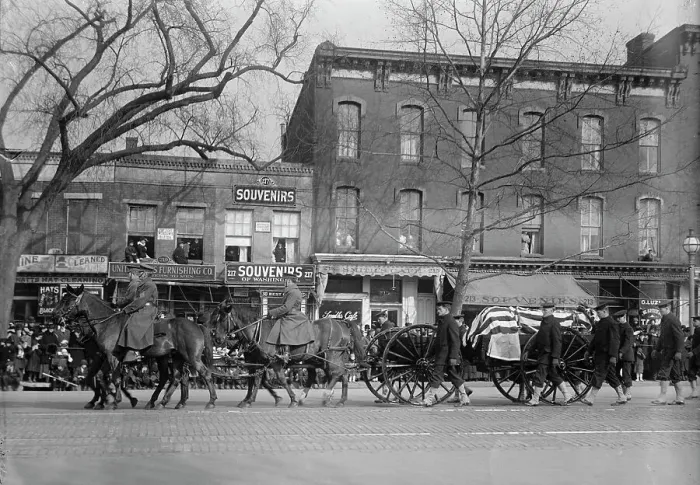 Framed Print : Admiral George Dewey, U.S.N. - Procession On Pennsylvania Avenue, 20 Jan 1917. Creator: Harris & Ewing. Admiral George Dewey, U.S.N. - Procession On Pennsylvania Avenue, 20 Jan 1917. Creator: Harris & Ewing Framed Print : Admiral George Dewey, U.S.N. - Procession On Pennsylvania Avenue, 20 Jan 1917. Creator: Harris & Ewing. Admiral George Dewey, U.S.N. - Procession On Pennsylvania Avenue, 20 Jan 1917. Creator: Harris & Ewing