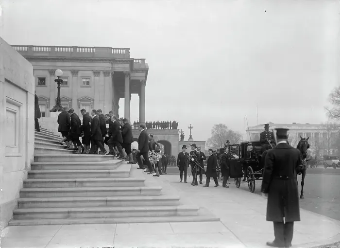 Framed Print : Admiral George Dewey, U.S.N. - Taking Coffin Into Capitol, 1917. Creator: Harris & Ewing. Admiral George Dewey, U.S.N. - Taking Coffin Into Capitol, 1917. Creator: Harris & Ewing Framed Print : Admiral George Dewey, U.S.N. - Taking Coffin Into Capitol, 1917. Creator: Harris & Ewing. Admiral George Dewey, U.S.N. - Taking Coffin Into Capitol, 1917. Creator: Harris & Ewing