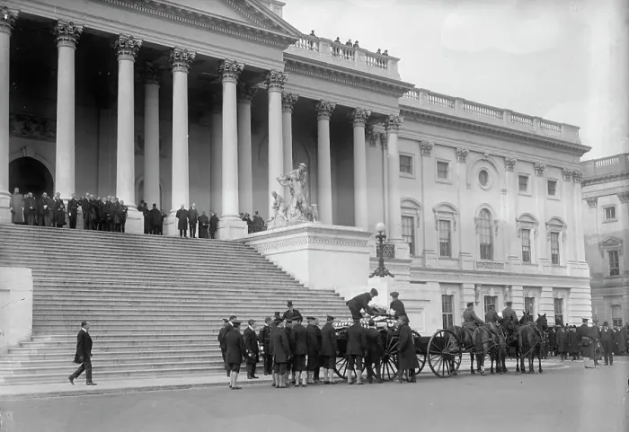Framed Print : Admiral George Dewey, U.S.N. - Taking Coffin Into Capitol, 1917. Creator: Harris & Ewing. Admiral George Dewey, U.S.N. - Taking Coffin Into Capitol, 1917. Creator: Harris & Ewing Framed Print : Admiral George Dewey, U.S.N. - Taking Coffin Into Capitol, 1917. Creator: Harris & Ewing. Admiral George Dewey, U.S.N. - Taking Coffin Into Capitol, 1917. Creator: Harris & Ewing