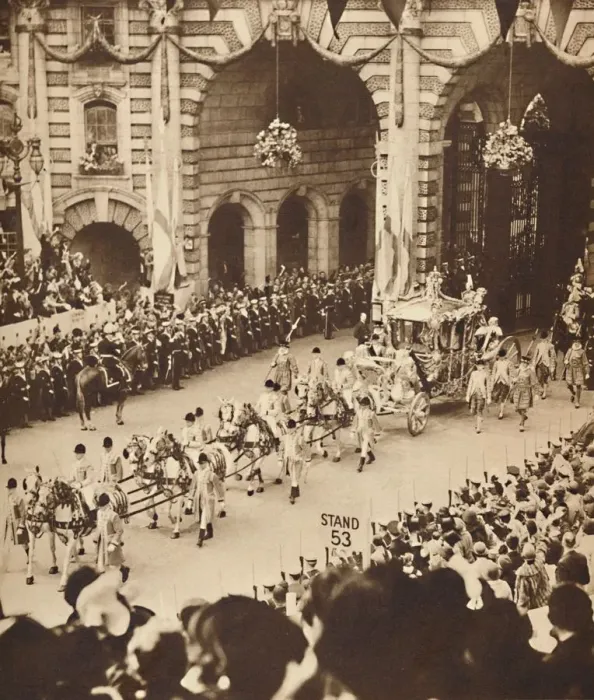 Framed Print : Through the Admiralty Arch, May 12 1937 Framed Print : Through the Admiralty Arch, May 12 1937