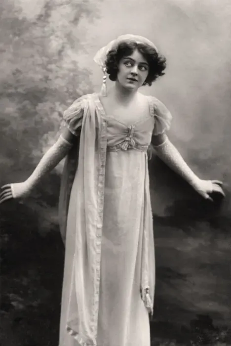 Framed Print : Adrienne Augarde (1882-1913), English actress, 1907 Framed Print : Adrienne Augarde (1882-1913), English actress, 1907