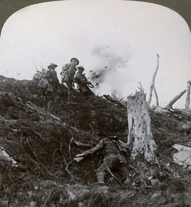 Framed Print : Advance across No Mans Land to assault the German lines, World War I, 1914-1918. Artist: Realistic Travels Publishers Framed Print : Advance across No Mans Land to assault the German lines, World War I, 1914-1918. Artist: Realistic Travels Publishers