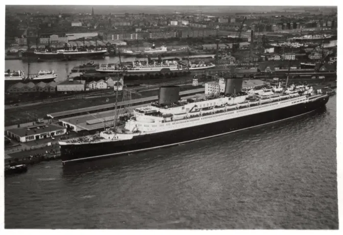 Framed Print : Aerial view of Bremen harbour, Germany, and the liner Europa, from a Zeppelin, c1931 (1933) Framed Print : Aerial view of Bremen harbour, Germany, and the liner Europa, from a Zeppelin, c1931 (1933)