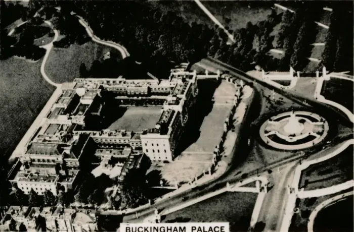 Framed Print : Aerial view of Buckingham Palace, 1939 Framed Print : Aerial view of Buckingham Palace, 1939