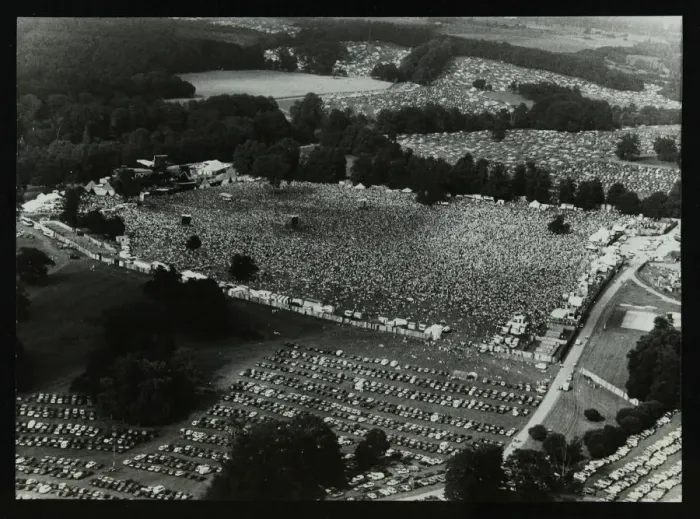 Framed Print : Aerial view of crowds at the Knebworth pop festival, 1986. Artist: Denis Williams Framed Print : Aerial view of crowds at the Knebworth pop festival, 1986. Artist: Denis Williams