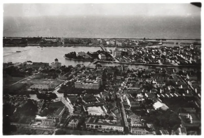 Framed Print : Aerial view of Recife, Brazil, from a Zeppelin, 1930 (1933) Framed Print : Aerial view of Recife, Brazil, from a Zeppelin, 1930 (1933)