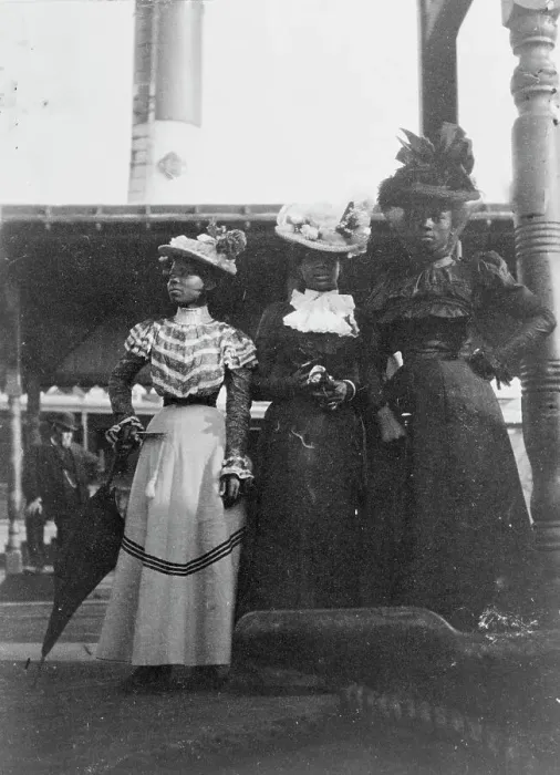Framed Print : Three African American women...State Fair at Saint Paul, Minnesota, 1903. Creator: Frances Benjamin Johnston Framed Print : Three African American women...State Fair at Saint Paul, Minnesota, 1903. Creator: Frances Benjamin Johnston