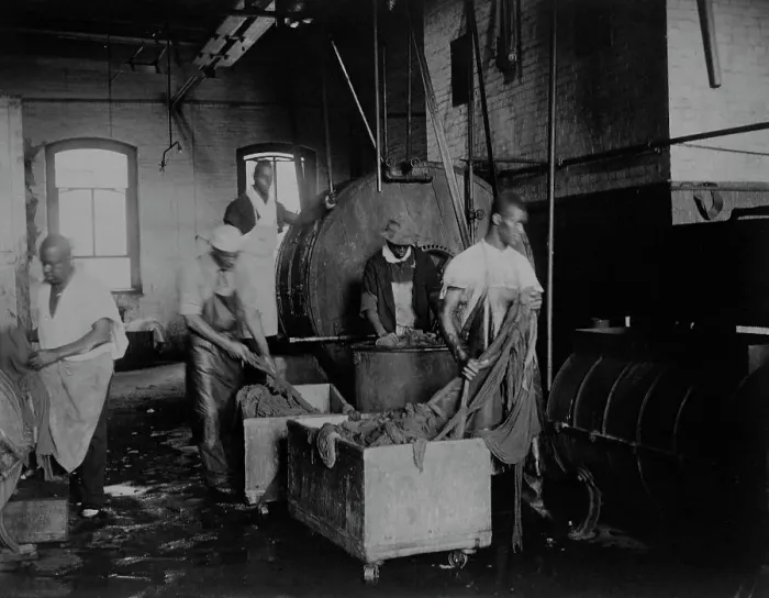 Framed Print : African American workers doing laundry at the Bureau of Engraving & Printing, c1895. Creator: Frances Benjamin Johnston. African American workers doing laundry at the Bureau of Engraving & Printing, c1895. Creator: Frances Benjamin Johnston Framed Print : African American workers doing laundry at the Bureau of Engraving & Printing, c1895. Creator: Frances Benjamin Johnston. African American workers doing laundry at the Bureau of Engraving & Printing, c1895. Creator: Frances Benjamin Johnston