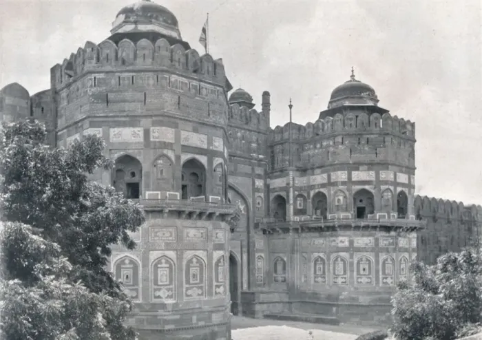 Framed Print : Agra. The Delhi Gate of the Fort, c1910. Creator: Unknown Framed Print : Agra. The Delhi Gate of the Fort, c1910. Creator: Unknown