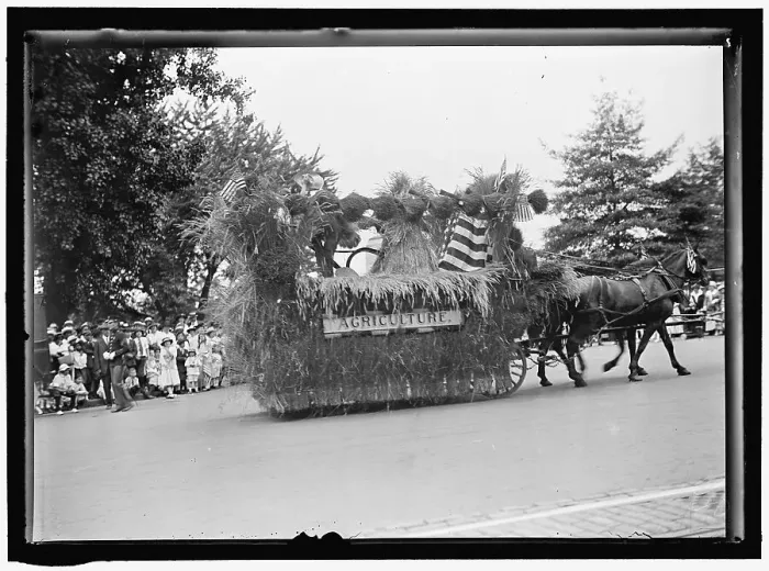 Framed Print : Agriculture Department, 4th of July Parade, Float, between 1913 and 1917. Creator: Harris & Ewing. Agriculture Department, 4th of July Parade, Float, between 1913 and 1917. Creator: Harris & Ewing Framed Print : Agriculture Department, 4th of July Parade, Float, between 1913 and 1917. Creator: Harris & Ewing. Agriculture Department, 4th of July Parade, Float, between 1913 and 1917. Creator: Harris & Ewing