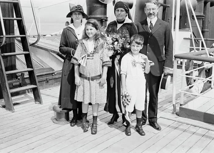 Framed Print : A.I. Elkus & family, between c1915 and c1920. Creator: Bain News Service Framed Print : A.I. Elkus & family, between c1915 and c1920. Creator: Bain News Service
