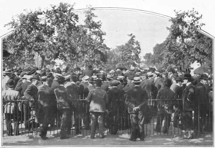 Framed Print : An al fresco lecture, Hyde Park, London, c1900 (1901) Framed Print : An al fresco lecture, Hyde Park, London, c1900 (1901)