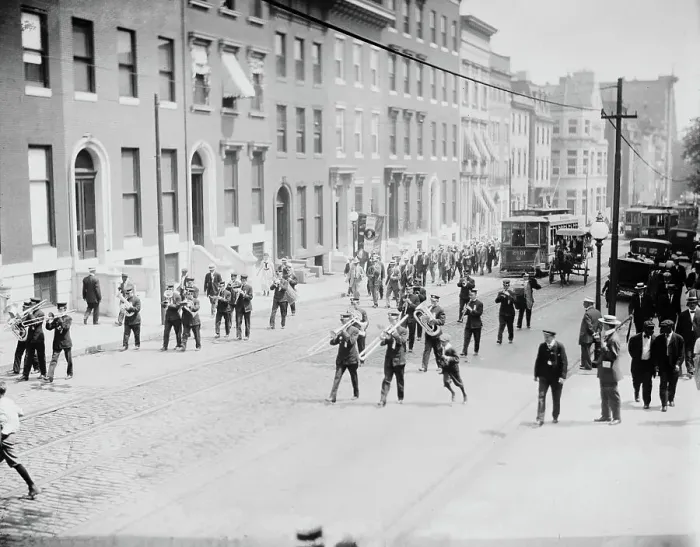 Framed Print : Alabama delegation. arriving in Baltimore, between c1910 and c1915. Creator: Bain News Service Framed Print : Alabama delegation. arriving in Baltimore, between c1910 and c1915. Creator: Bain News Service