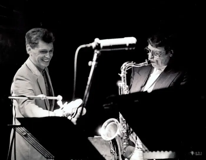Framed Print : Alan Skidmore and Georgie Fame, Ronnie Scotts, London, 1991. Artist: Brian O Connor Framed Print : Alan Skidmore and Georgie Fame, Ronnie Scotts, London, 1991. Artist: Brian O Connor