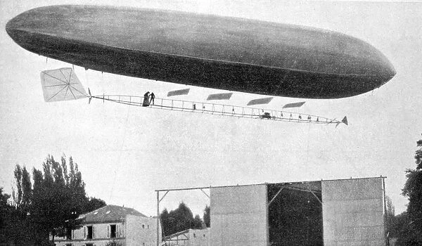 Alberto Santos-Dumont flying his airship number 10, 1903