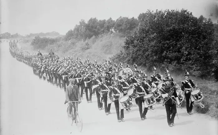 Framed Print : Aldershot - recruits on practice hike, between c1910 and c1915. Creator: Bain News Service Framed Print : Aldershot - recruits on practice hike, between c1910 and c1915. Creator: Bain News Service