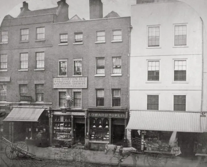 Framed Print : Aldgate High Street, City of London, 1875 Framed Print : Aldgate High Street, City of London, 1875