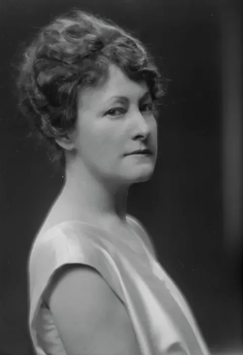 Framed Print : Aldrich, Sherwood, Mrs. portrait photograph, 1914. Creator: Arnold Genthe Framed Print : Aldrich, Sherwood, Mrs. portrait photograph, 1914. Creator: Arnold Genthe