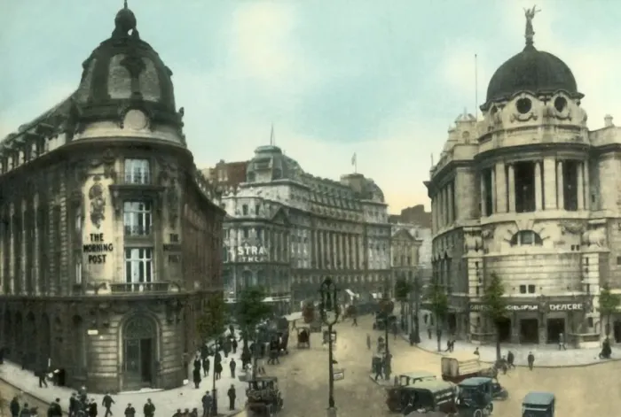 Framed Print : Aldwych, London, c1910. Creator: Unknown Framed Print : Aldwych, London, c1910. Creator: Unknown