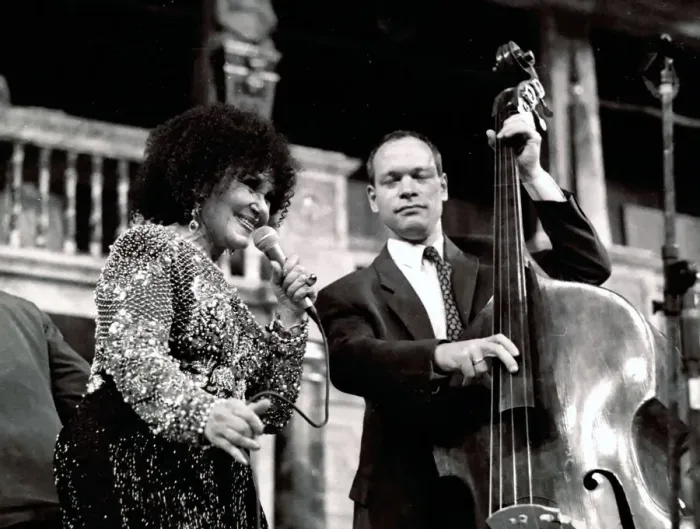 Framed Print : Alec Dankworth and Cleo Laine, The Globe, London, 2000. Artist: Brian O Connor Framed Print : Alec Dankworth and Cleo Laine, The Globe, London, 2000. Artist: Brian O Connor