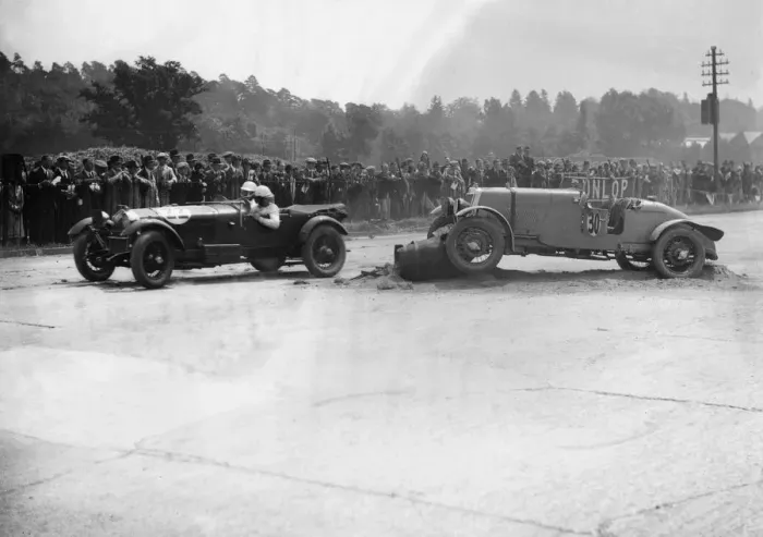 Framed Print : Alfa Romeo passing R Childes crashed Lea-Francis, BARC 6-Hour Race, Brooklands Framed Print : Alfa Romeo passing R Childes crashed Lea-Francis, BARC 6-Hour Race, Brooklands