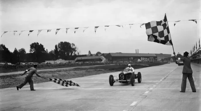 Framed Print : Alfa Romeo taking the chequred flag in a race at Brooklands. Artist: Bill Brunell Framed Print : Alfa Romeo taking the chequred flag in a race at Brooklands. Artist: Bill Brunell