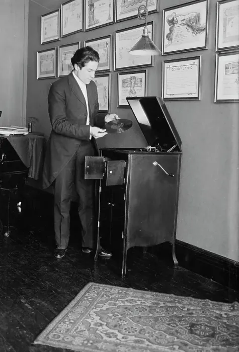 Framed Print : Alfredo Salmaggi, between c1915 and c1920. Creator: Bain News Service