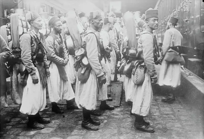 Framed Print : Algerian soldiers, between c1914 and c1915. Creator: Bain News Service Framed Print : Algerian soldiers, between c1914 and c1915. Creator: Bain News Service