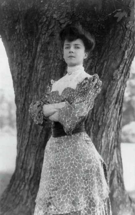 Framed Print : Alice (Roosevelt) Longworth, 1884-1980, 1902. Creator: Frances Benjamin Johnston Framed Print : Alice (Roosevelt) Longworth, 1884-1980, 1902. Creator: Frances Benjamin Johnston
