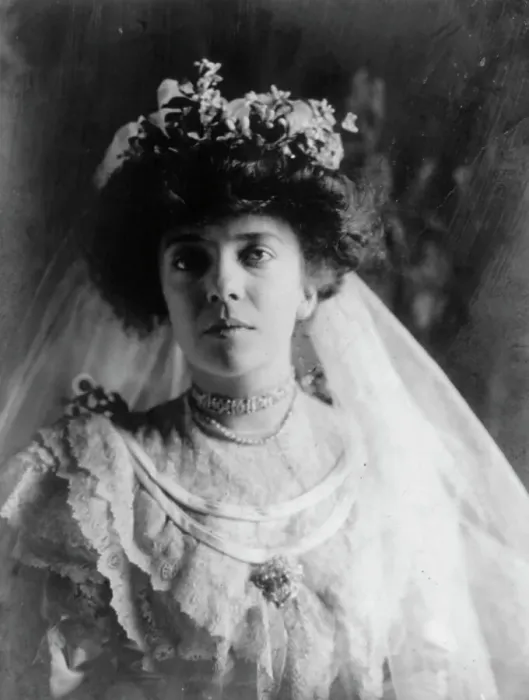 Framed Print : Alice (Roosevelt) Longworth, 1884-1980, 1906. Creator: Frances Benjamin Johnston Framed Print : Alice (Roosevelt) Longworth, 1884-1980, 1906. Creator: Frances Benjamin Johnston