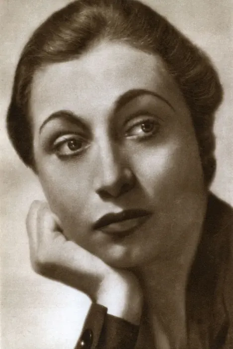 Framed Print : Aline MacMahon, American actress, 1933 Framed Print : Aline MacMahon, American actress, 1933