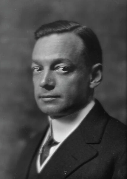 Allan, Mr. portrait photograph, 1914. Creator: Arnold Genthe