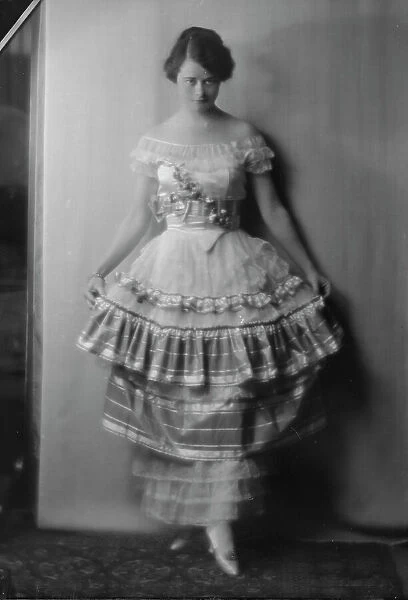 Allen, Jean, Miss, portrait photograph, ca. 1914. Creator: Arnold Genthe