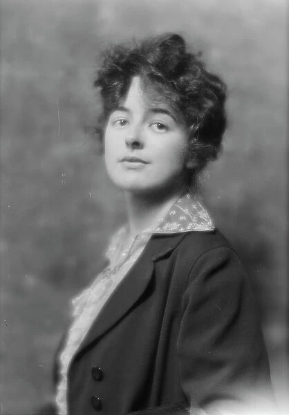Allen, May, Miss, portrait photograph, 1915 Sept. 25. Creator: Arnold Genthe
