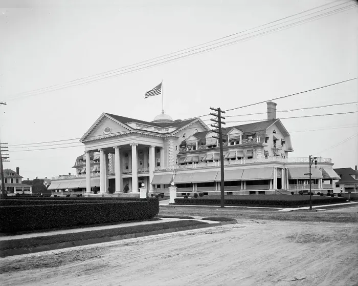 Framed Print : Allenhurst Club, Allenhurst, N.J. between 1900 and 1910. Creator: Unknown Framed Print : Allenhurst Club, Allenhurst, N.J. between 1900 and 1910. Creator: Unknown