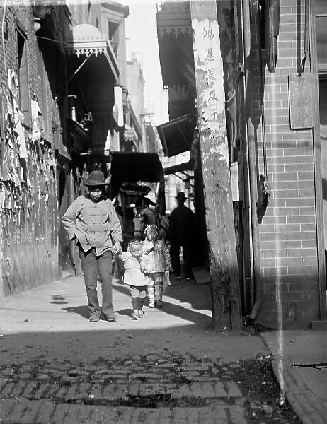 The alley, Chinatown, San Francisco, between 1896 and 1906. Creator: Arnold Genthe