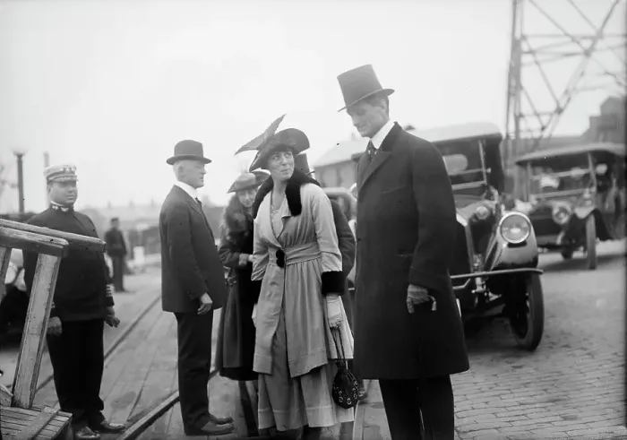 Framed Print : Allied Commission To U.S. Boarding Mayflower For Trip To Mount Vernon: Secretary And Mrs... 1917. Creator: Harris & Ewing. Allied Commission To U.S. Boarding Mayflower For Trip To Mount Vernon: Secretary And Mrs... 1917 Framed Print : Allied Commission To U.S. Boarding Mayflower For Trip To Mount Vernon: Secretary And Mrs... 1917. Creator: Harris & Ewing. Allied Commission To U.S. Boarding Mayflower For Trip To Mount Vernon: Secretary And Mrs... 1917