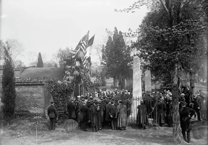 Framed Print : Allied Commission To U.S. At Mount Vernon: Groups At Tomb of Washington, 1917. Creator: Harris & Ewing. Allied Commission To U.S. At Mount Vernon: Groups At Tomb of Washington, 1917. Creator: Harris & Ewing Framed Print : Allied Commission To U.S. At Mount Vernon: Groups At Tomb of Washington, 1917. Creator: Harris & Ewing. Allied Commission To U.S. At Mount Vernon: Groups At Tomb of Washington, 1917. Creator: Harris & Ewing