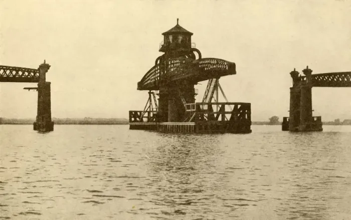 Framed Print : Alloa Swing Bridge, 1930. Creator: Unknown Framed Print : Alloa Swing Bridge, 1930. Creator: Unknown