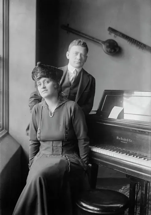 Framed Print : Alma Gluck & Efrem Zimbalist, 1917. Creator: Bain News Service Framed Print : Alma Gluck & Efrem Zimbalist, 1917. Creator: Bain News Service