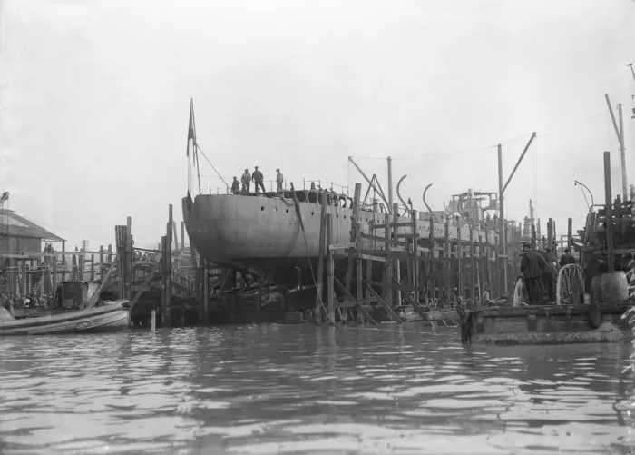 Framed Print : Almirante Simpson before launch at J. Samuel White shipyard, Cowes, 26th February 1914 Framed Print : Almirante Simpson before launch at J. Samuel White shipyard, Cowes, 26th February 1914