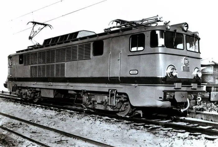 Framed Print : Alstrhom electric locomotive bi-current 1500 / 3000 volts, 1950 Framed Print : Alstrhom electric locomotive bi-current 1500 / 3000 volts, 1950