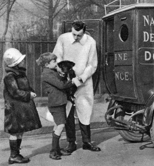 Framed Print : Ambulance of the National Canine Defence League, London, 1926-1927 Framed Print : Ambulance of the National Canine Defence League, London, 1926-1927