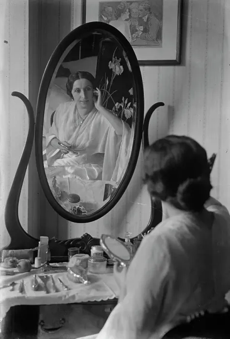 Framed Print : Amelita Galli-Curci, 1917. Creator: Bain News Service Framed Print : Amelita Galli-Curci, 1917. Creator: Bain News Service